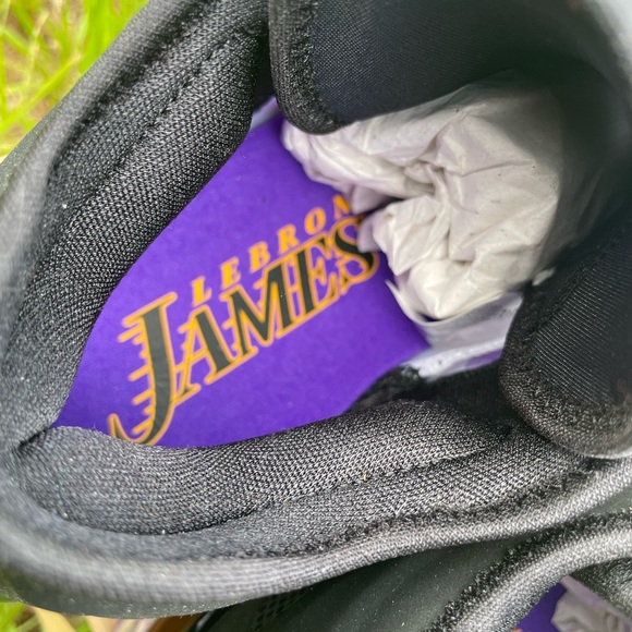 Nike Lebron Shoes - Picture 2 of 6